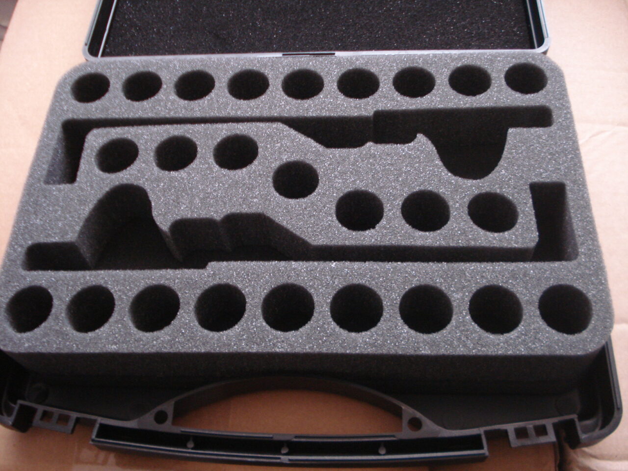 Maletín profesional para torneos - Imagen 2