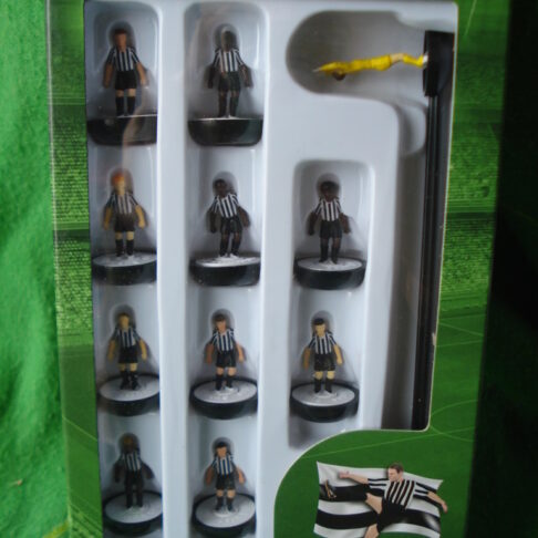Equipo Nuevo Subbuteo Newcastle/Juventus